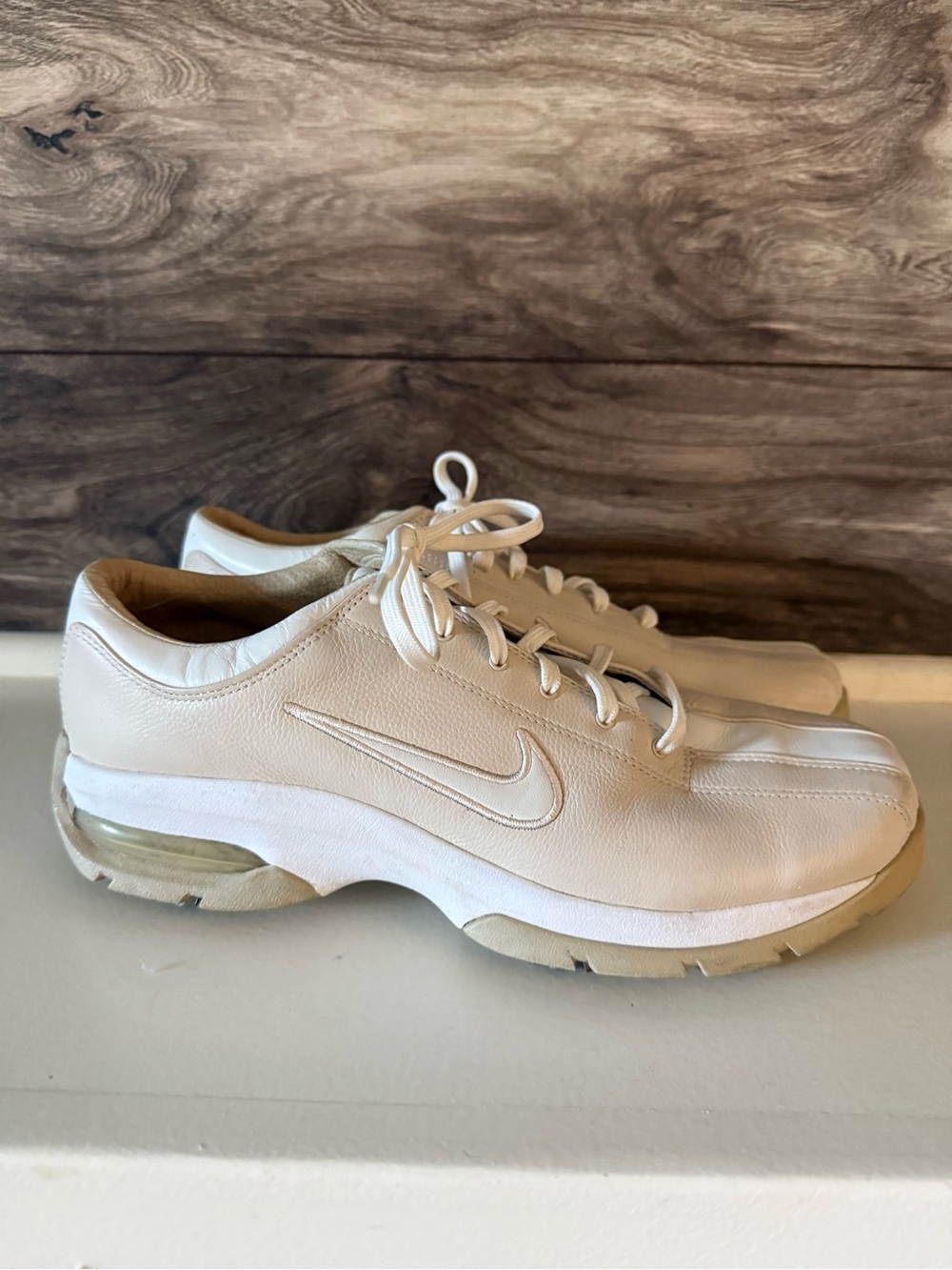 Vintage Nike Giddyup y2k early 2000 tan white leather golf shoes 8.5